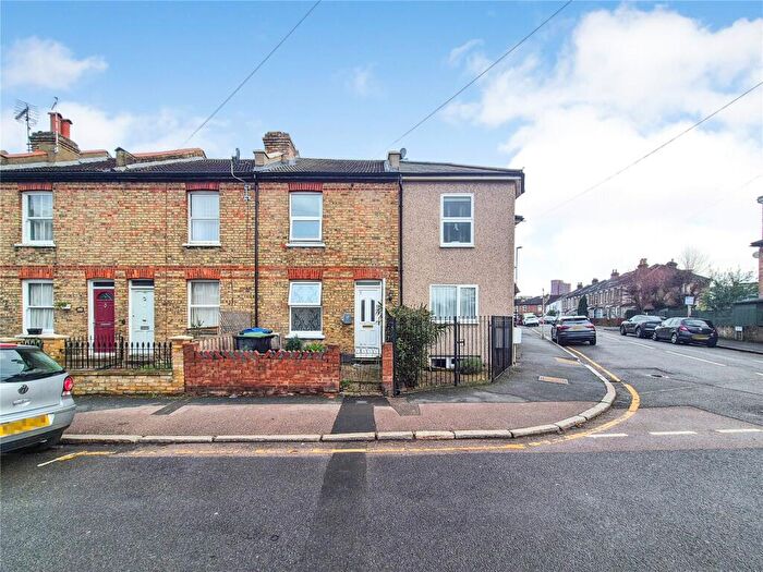 3 Bedroom Terraced House To Rent In Vicarage Road, Croydon, CR0