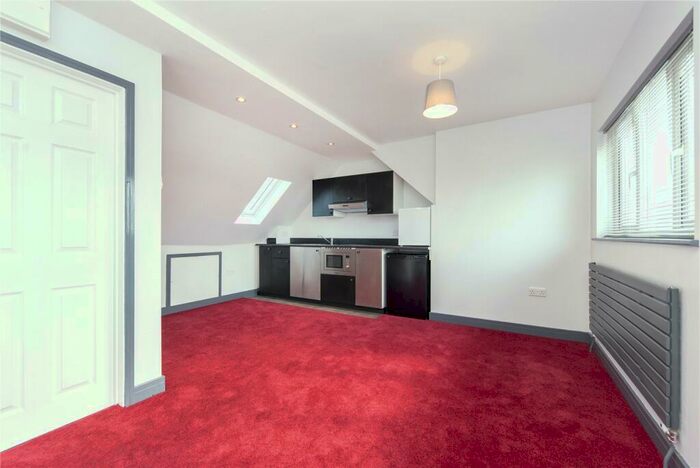 Apartment To Rent In Kingston Road, New Malden, KT3