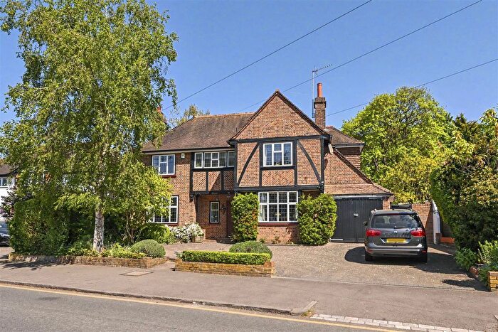 5 Bedroom Detached House For Sale In Bowers Way, Harpenden, AL5