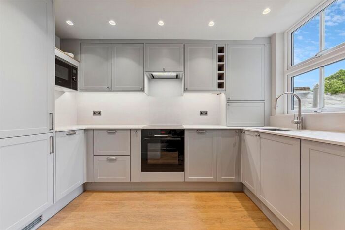 2 Bedroom Flat To Rent In Raeburn Street, London, SW2