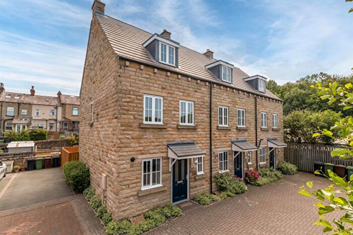 3 Bedroom Town House For Sale In Wharfe Court, Otley, LS21