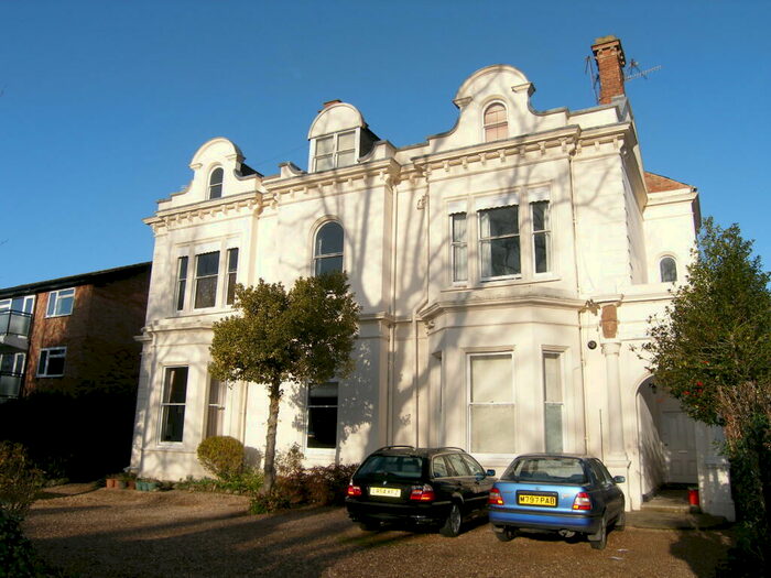 2 Bedroom Flat To Rent In Binswood Avenue, Leamington Spa, CV32