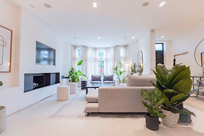 6 Bedroom Semi-detached House To Rent In Stanhope Gardens, Highgate, London, N6