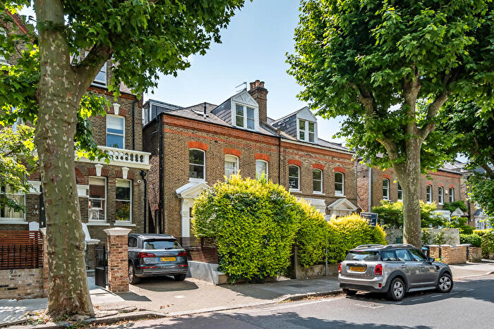 2 Bedroom Flat For Sale In Brondesbury Road, London, NW6