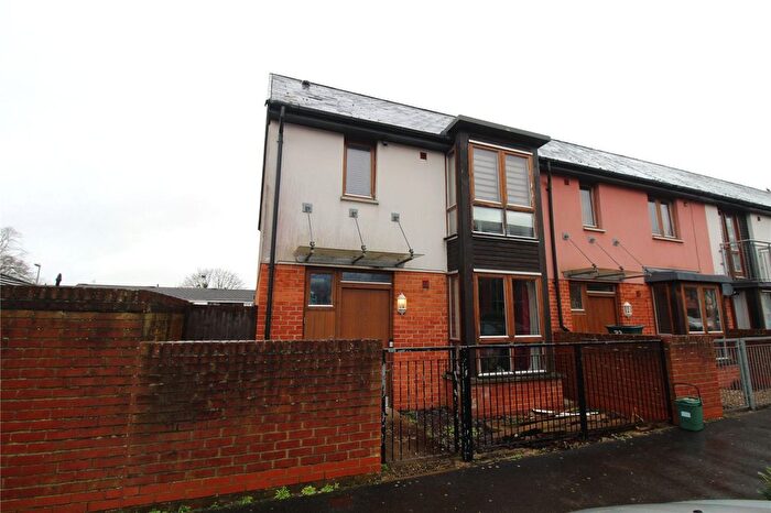 2 Bedroom End Terrace House For Sale In Jefferson Road, Basingstoke, Hampshire, RG21