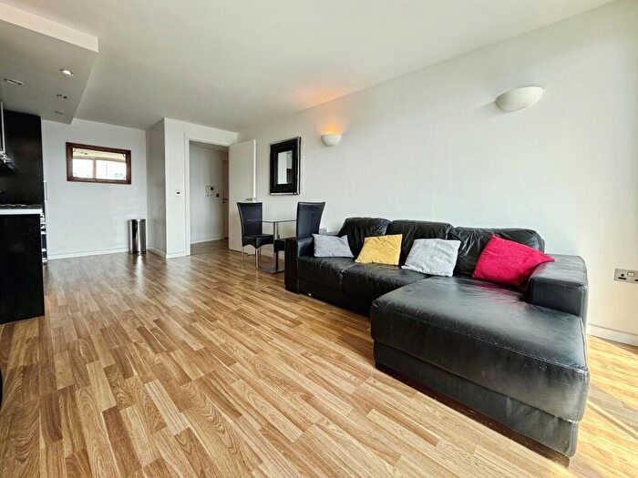 2 Bedroom Flat To Rent In West Point, Wellington Street, Leeds, West Yorkshire, LS1