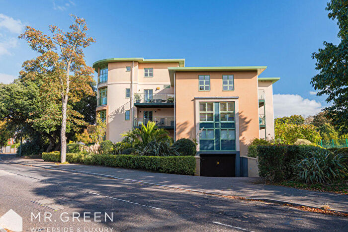 2 Bedroom Apartment For Sale In Shelley Park, Bournemouth, BH5