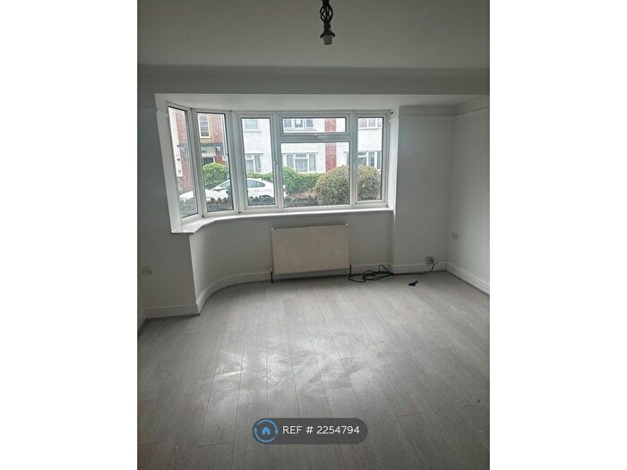 2 Bedroom Flat To Rent In Worcester Close, Harrow, HA1