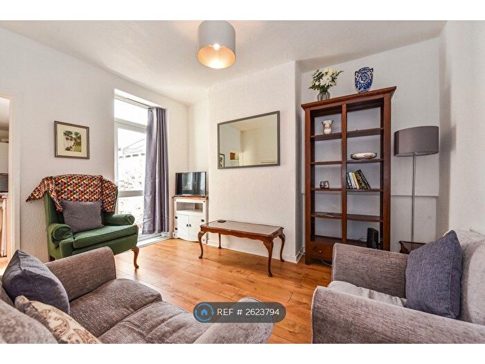 3 Bedroom Terraced House To Rent In Treharris Street, Cardiff, CF24