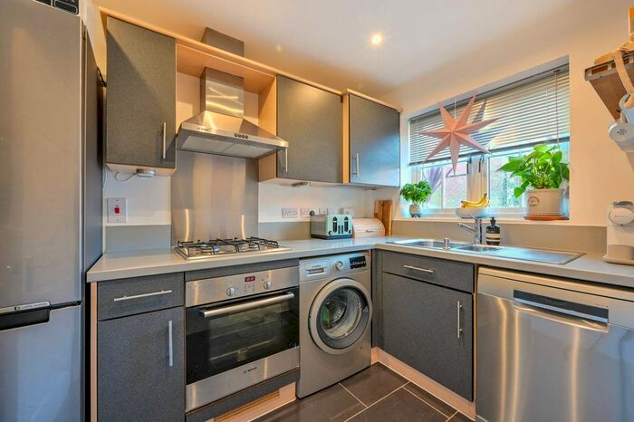 3 Bedroom End Terrace House To Rent In Derisley Close, Byfleet, West Byfleet, KT14