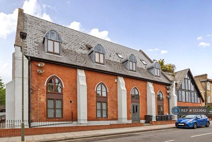 3 Bedroom Flat To Rent In Mosslea Court, London, SE20