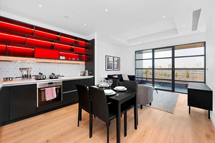 1 Bedroom Flat For Sale In Bridgewater House, Lookout Lane, London, E14