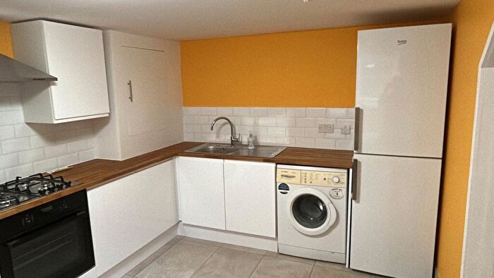 2 Bedroom Flat To Rent In Samuel Street, London, SE18