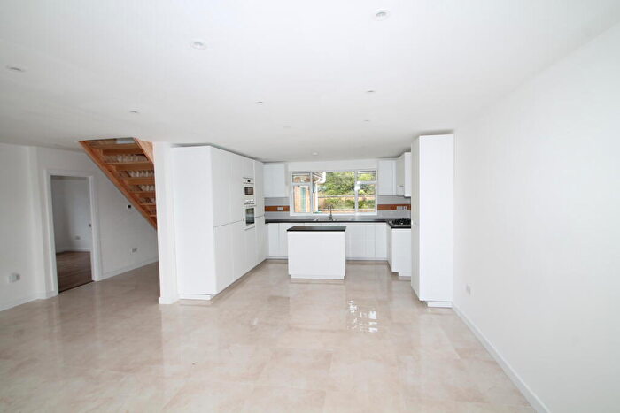 4 Bedroom Bungalow To Rent In Cliff End Purley, CR8