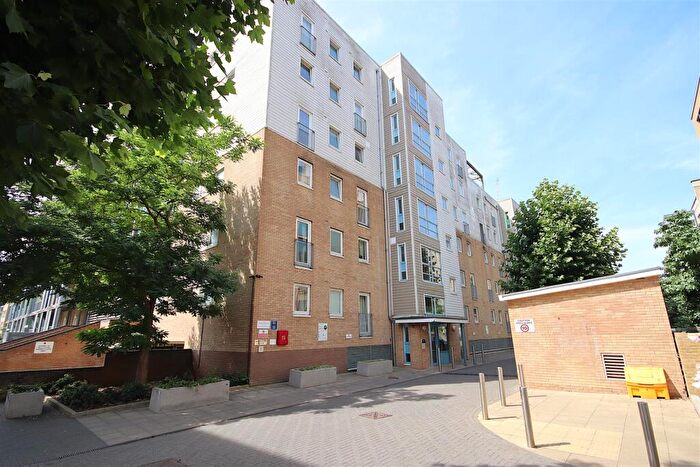1 Bedroom Apartment To Rent In Warren Close, Cambridge, CB2