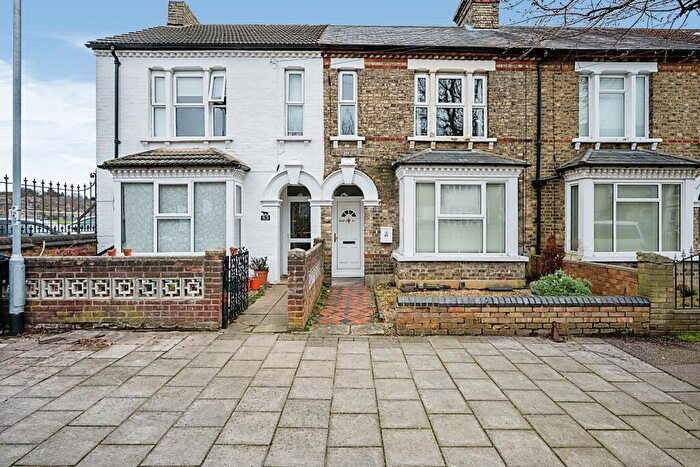 2 Bedroom Flat For Sale In Clarendon Street, Bedford, MK41