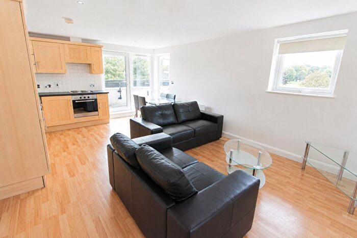 3 Bedroom Flat For Sale In Holborn Central, Hyde Park, LS6