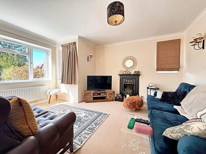 3 Bedroom Semi-Detached House For Sale In Gravel Close, Downton, SP5