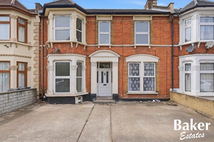 2 Bedroom Flat For Sale In Richmond Road, Ilford, London, IG1