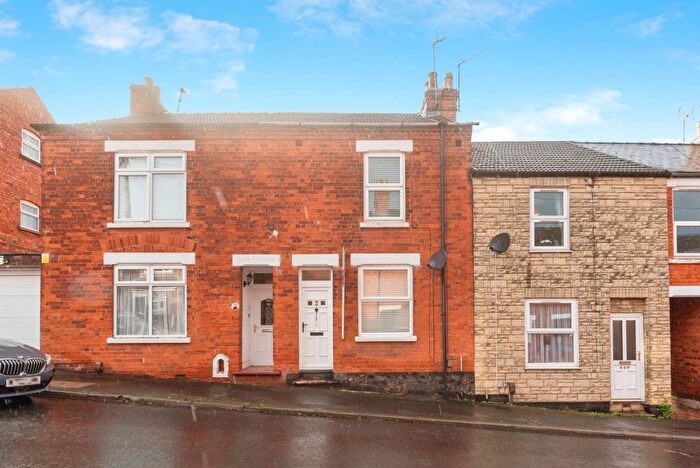 2 Bedroom Terraced House For Sale In Stamford Street, Grantham, NG31