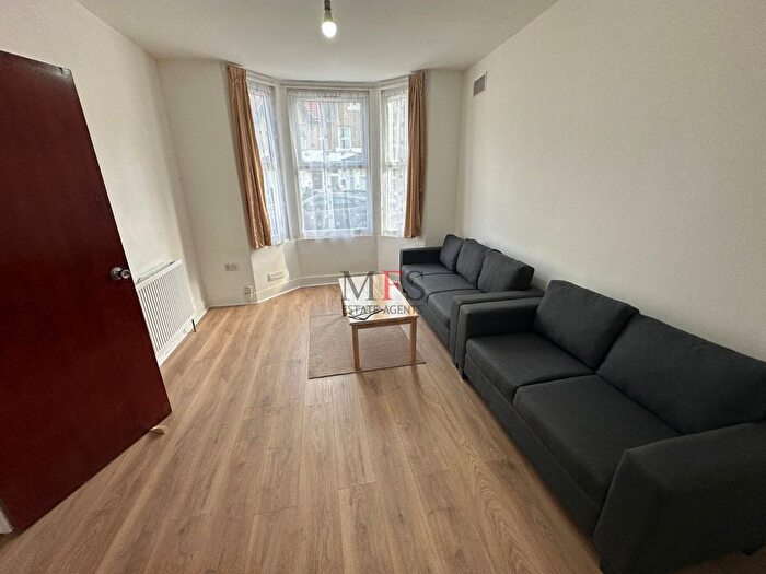 3 Bedroom Terraced House To Rent In Waltham Road, Southall, UB2