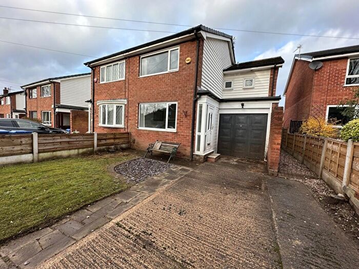 3 Bedroom Semi Detached House To Rent In Maple Close, Stockport, SK2