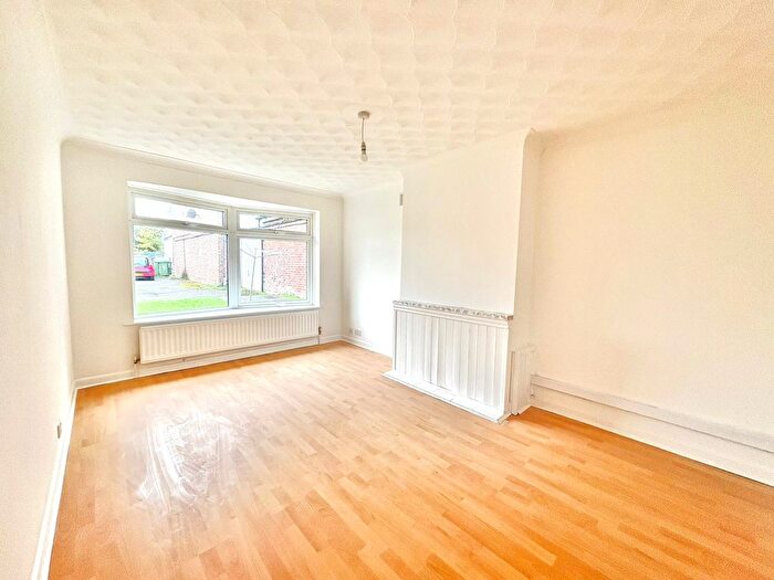 2 Bedroom Flat To Rent In Priory Close, Southampton, SO17