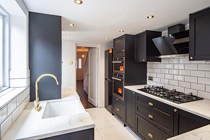 6 Bedroom Terraced House To Rent In Dalston Lane, London, E8