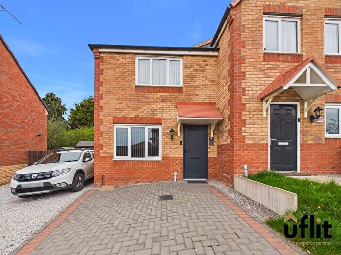 2 Bedroom Semi Detached House For Sale In West Moor Croft, Goldthorpe, Rotherham, S63