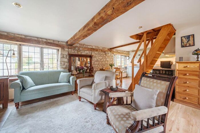 2 Bedroom Cottage For Sale In London Road, Stroud, GL5