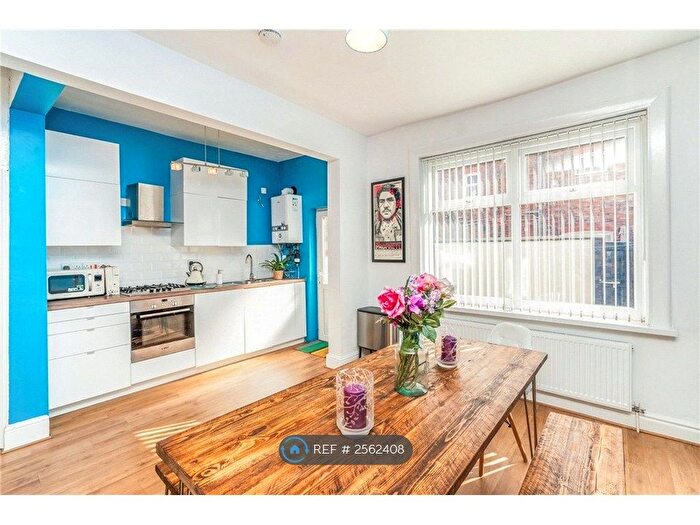 3 Bedroom End Of Terrace House To Rent In Kingswood Road, Manchester, M14