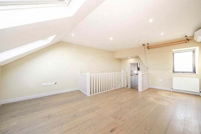 2 Bedroom Flat To Rent In Cavendish Road, Balham, SW12