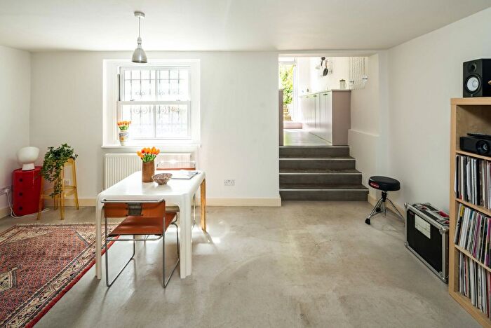 1 Bedroom Flat For Sale In New Cross Road, London, SE14