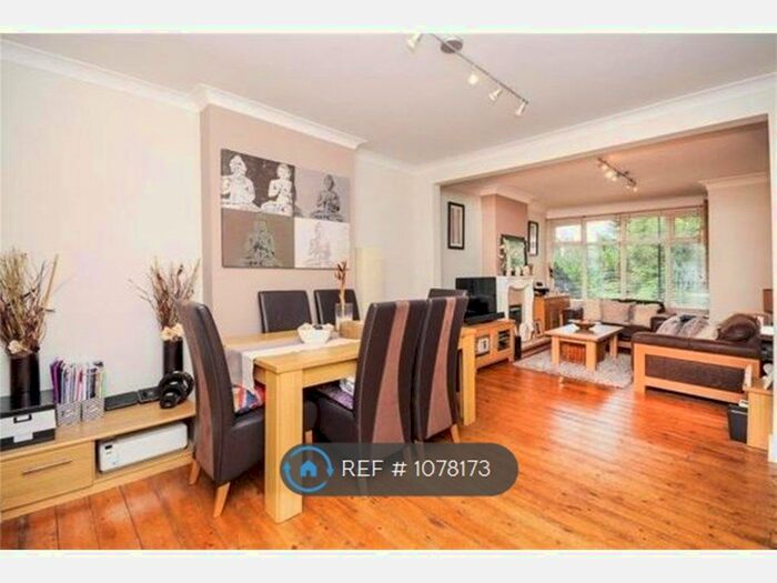 2 Bedroom End Of Terrace House To Rent In Stoats Nest Road, Coulsdon CR5