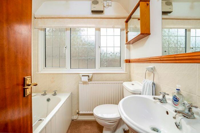 3 Bedroom Cottage For Sale In The Poplars, Upper Wardington., OX17