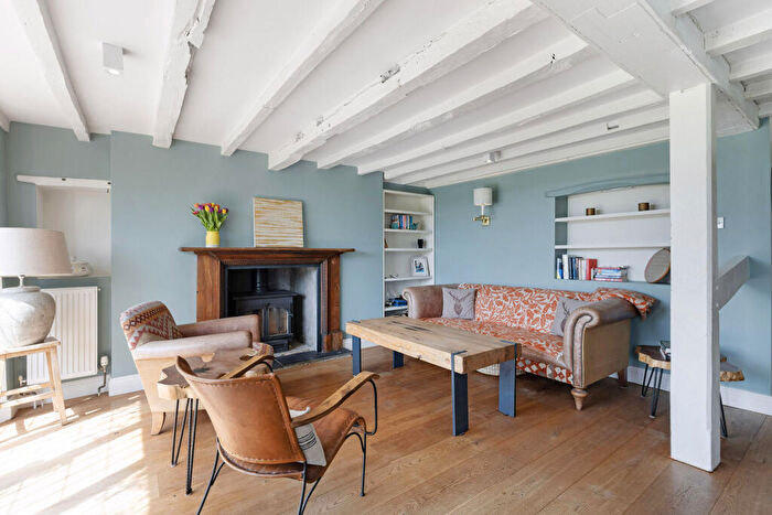 5 Bedroom Semi-Detached House For Sale In Runwick Lane, Dippenhall, Farnham, GU10