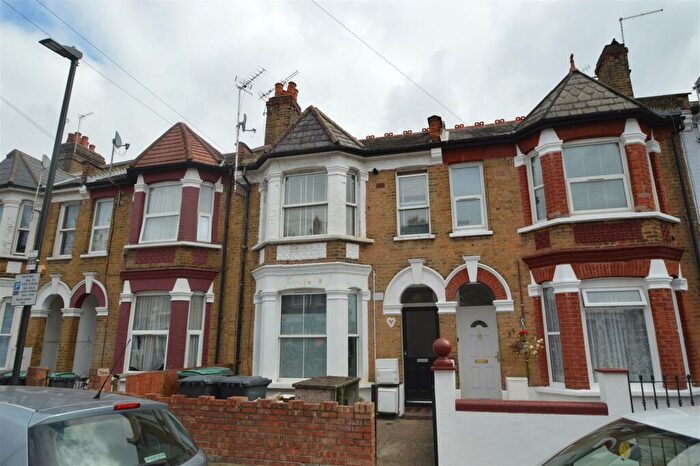3 Bedroom Flat To Rent In Sutherland Road, Tottenham, London, N17