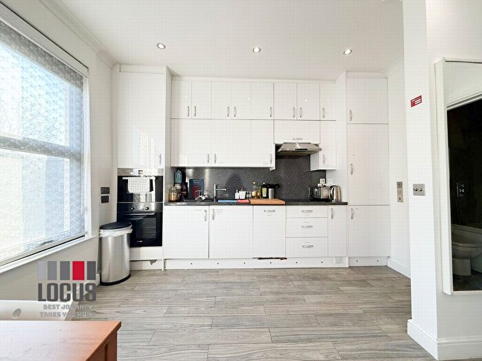 1 Bedroom Flat To Rent In Laura Terrace, Brownswood Road, Hackney, N4