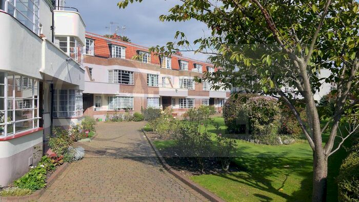 3 Bedroom Flat To Rent In Greenway Close, Stoke Newington, N4