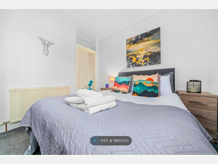 2 Bedroom Flat To Rent In Broomfield Street, Airdrie, ML6