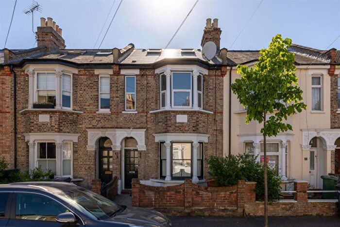 3 Bedroom Apartment For Sale In Lansdowne Road, Walthamstow, E17