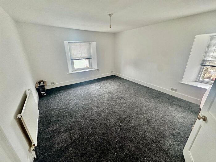 1 Bedroom Flat To Rent In Flat, Waldon Hall, St Lukes Park, Torquay, Devon, TQ2