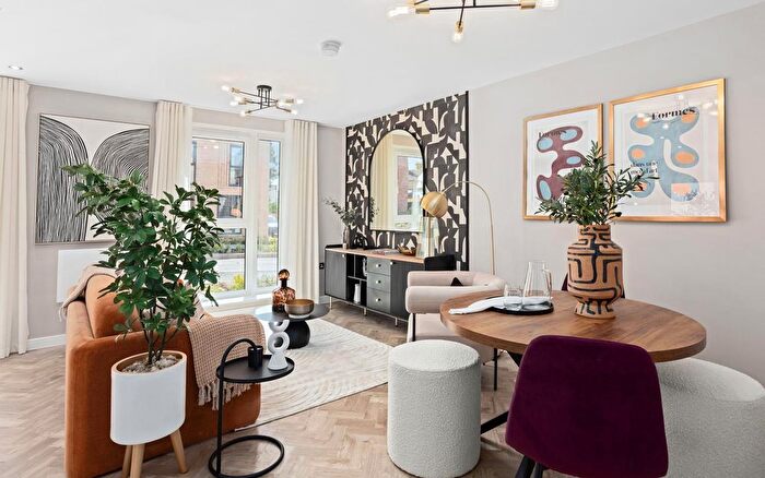 2 Bedroom Flat For Sale In Montem Lane, Slough, SL1