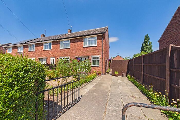 3 Bedroom End Terrace House For Sale In Cranmer Road, Newark, NG24