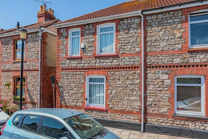 2 Bedroom End Of Terrace House To Rent In Bradley Avenue - Shirehampton, BS11