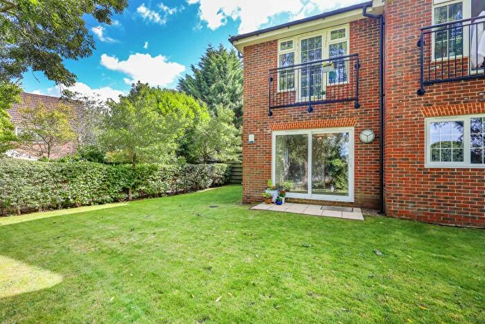 2 Bedroom Flat For Sale In The Causeway, Petersfield, Hampshire, GU31