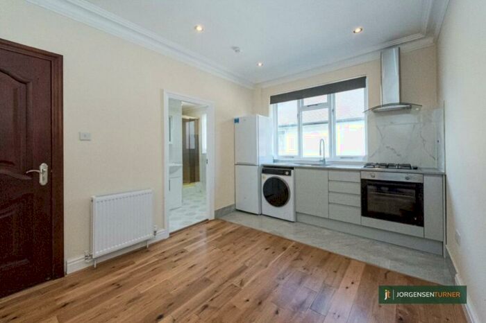 Studio To Rent In *All Biills Included* Willesden Lane, London, NW6