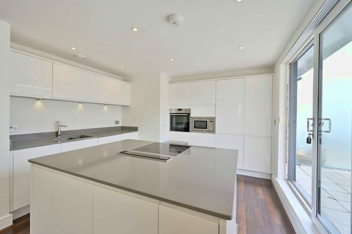 2 Bedroom Flat To Rent In Lebanon Road, Wandsworth, London, SW18