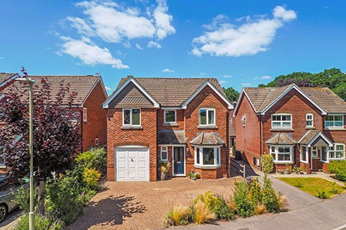 4 Bedroom Detached House For Sale In Hawks Mead, Liss, Hampshire, GU33