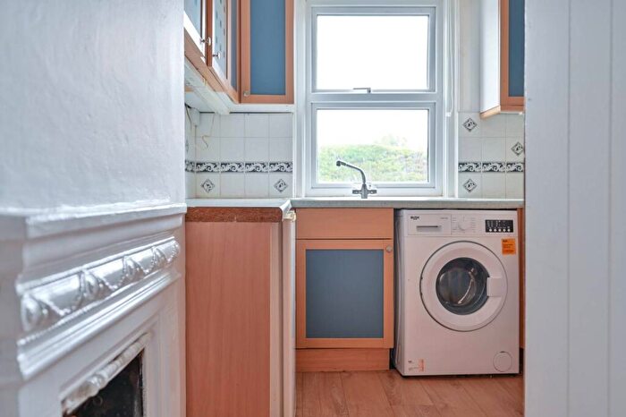 1 Bedroom Flat To Rent In Agraria Road, Guildford, GU2